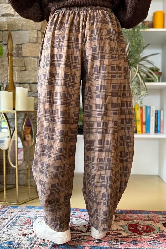 Heritage Needlecord Plaid Relaxed Barrel Pant Chocolate & Coffee Bean